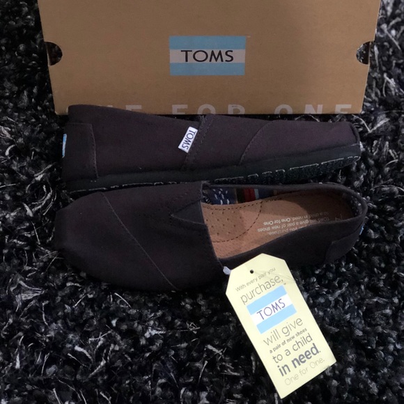 black on black women's canvas classics